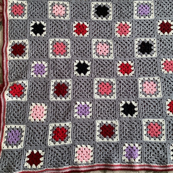 Vintage New Handmade Gray Multi Color Granny Square Afghan - Picture 6 of 10